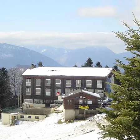 Centre De Vacances Les Pierres Blanches فندق 3*
